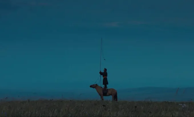 秋丰满月时 Эргэж ирэхгүй намар