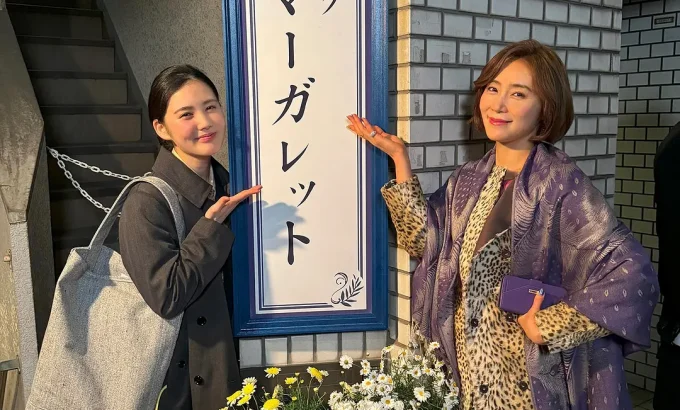 给小酒馆女子喝高杯酒 スナック女子にハイボールを