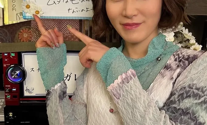 给小酒馆女子喝高杯酒 スナック女子にハイボールを