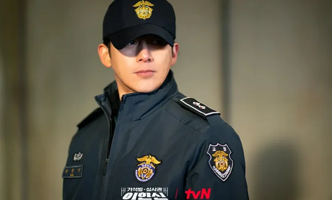 假释审查官李韩信 가석방 심사관 이한신