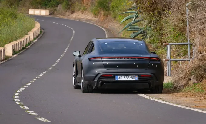 绝密战境 Den of Thieves 2