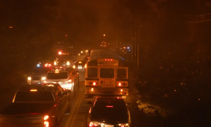 火烧天堂镇 The Lost Bus