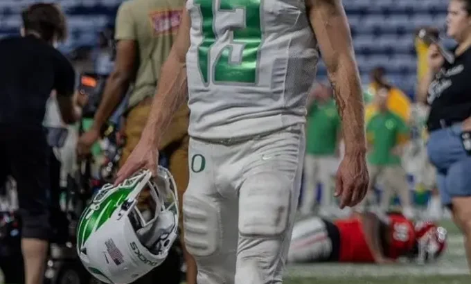 查德·鲍尔斯 Chad Powers